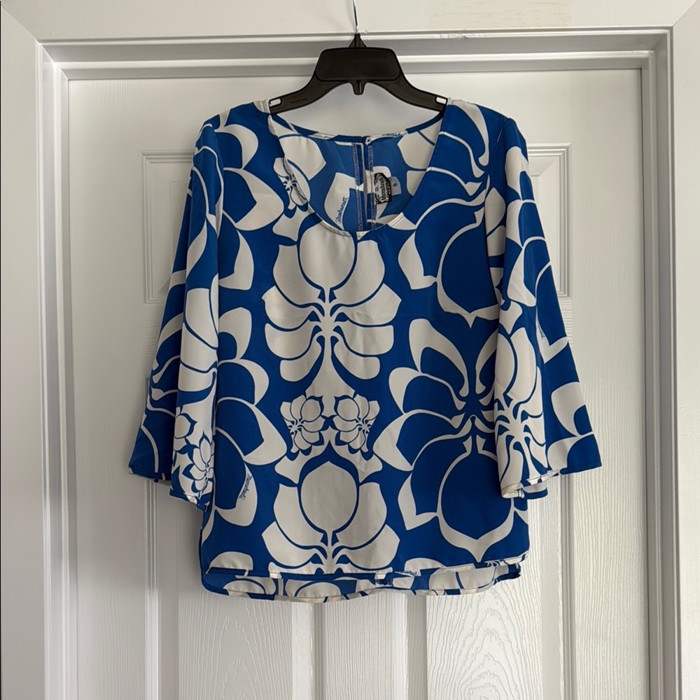 Blue and White Boxy Blouse with Three-Quarter Sleeves